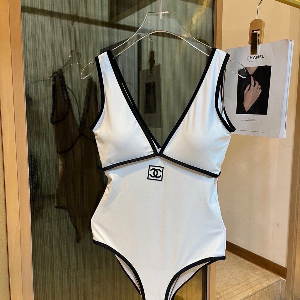 Maillot de bain une pièce blanc col V logo double C